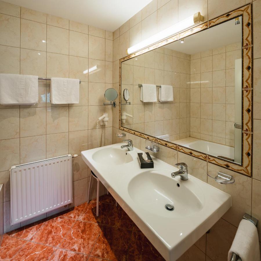Hotel Garni Alpenruh-Micheluzzi 세르파우스 외부 사진
