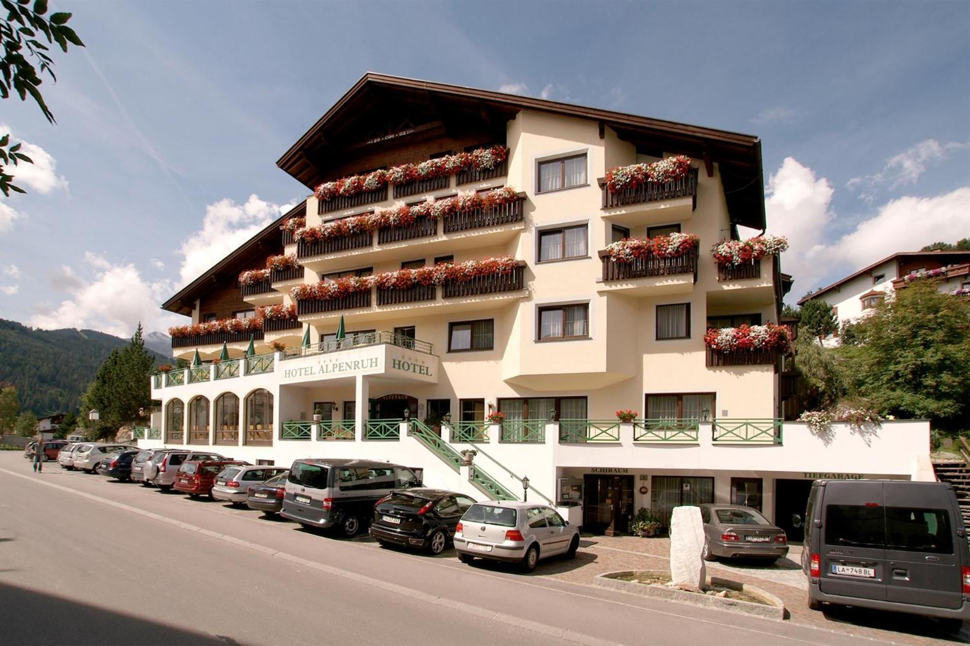 Hotel Garni Alpenruh-Micheluzzi 세르파우스 외부 사진