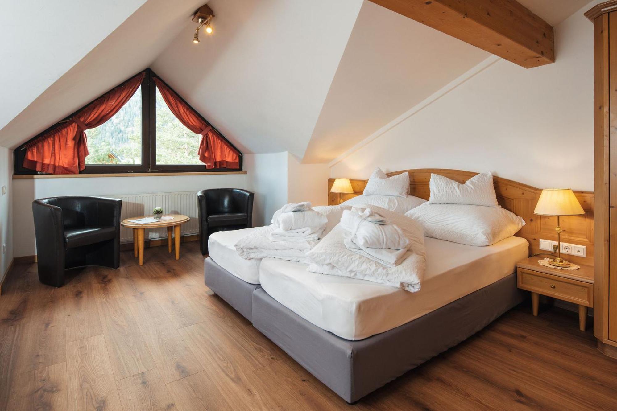 Hotel Garni Alpenruh-Micheluzzi 세르파우스 외부 사진