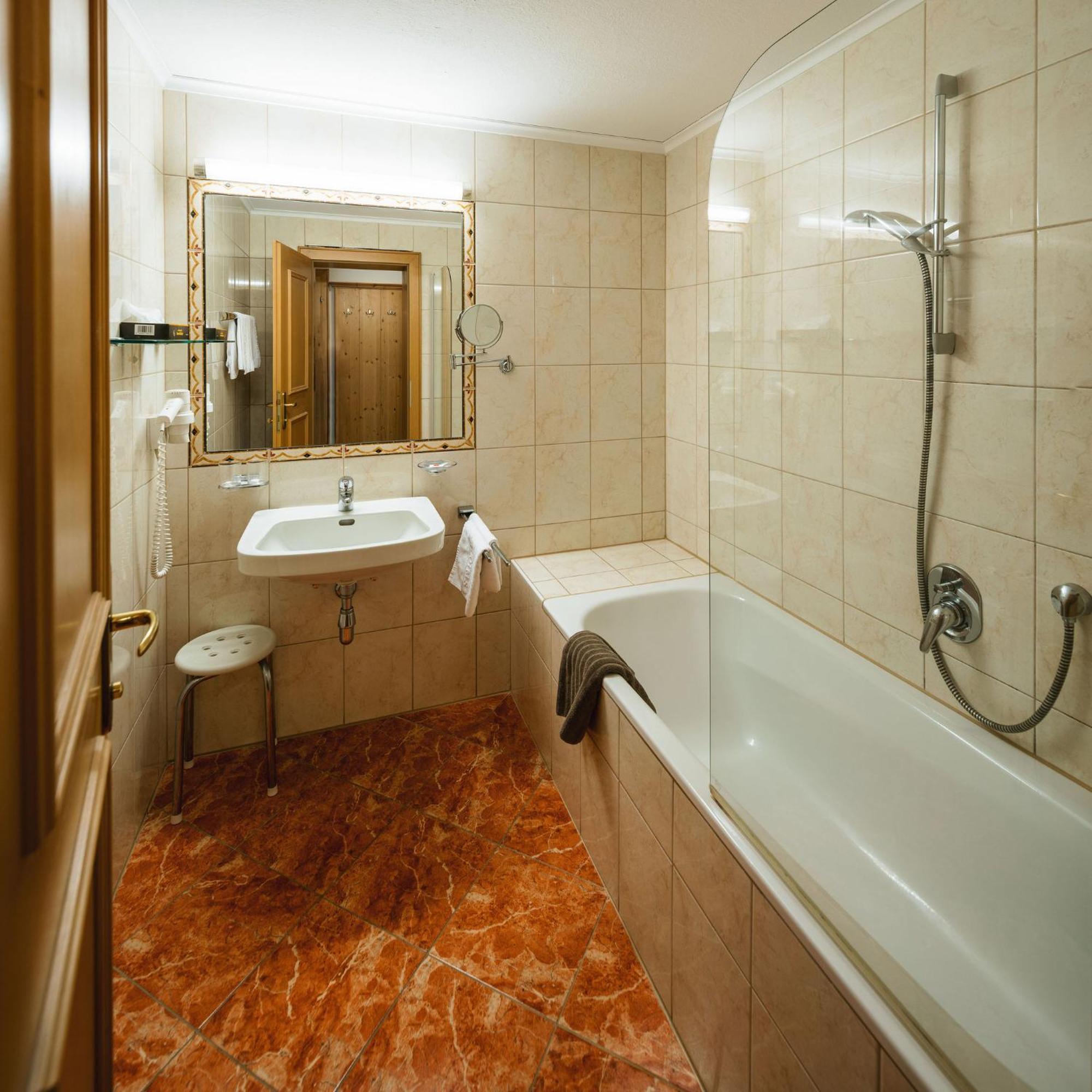 Hotel Garni Alpenruh-Micheluzzi 세르파우스 외부 사진